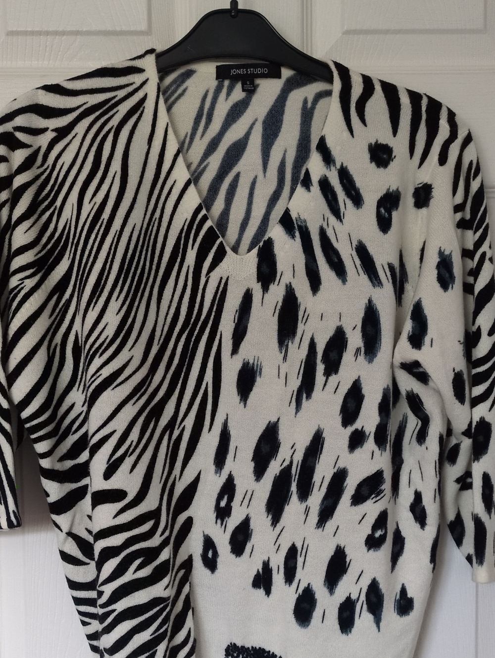 Jones Studio Black and White Mixed Animal Print V-Neck Sweater